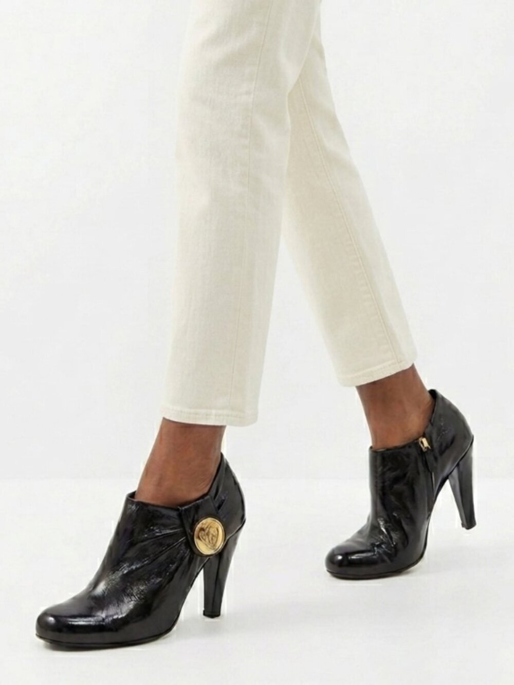 Gucci Hysteria Patent Leather Ankle Booties Crest Logo Heels
